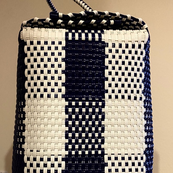 Handmade in 🇲🇽 Mexico! Un Pueblo Navy and White Tote - Picture 7 of 13